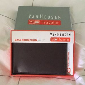 VanHeusen Traveler Bifold Wallet